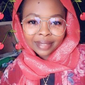 Meet your Posher, Sarra